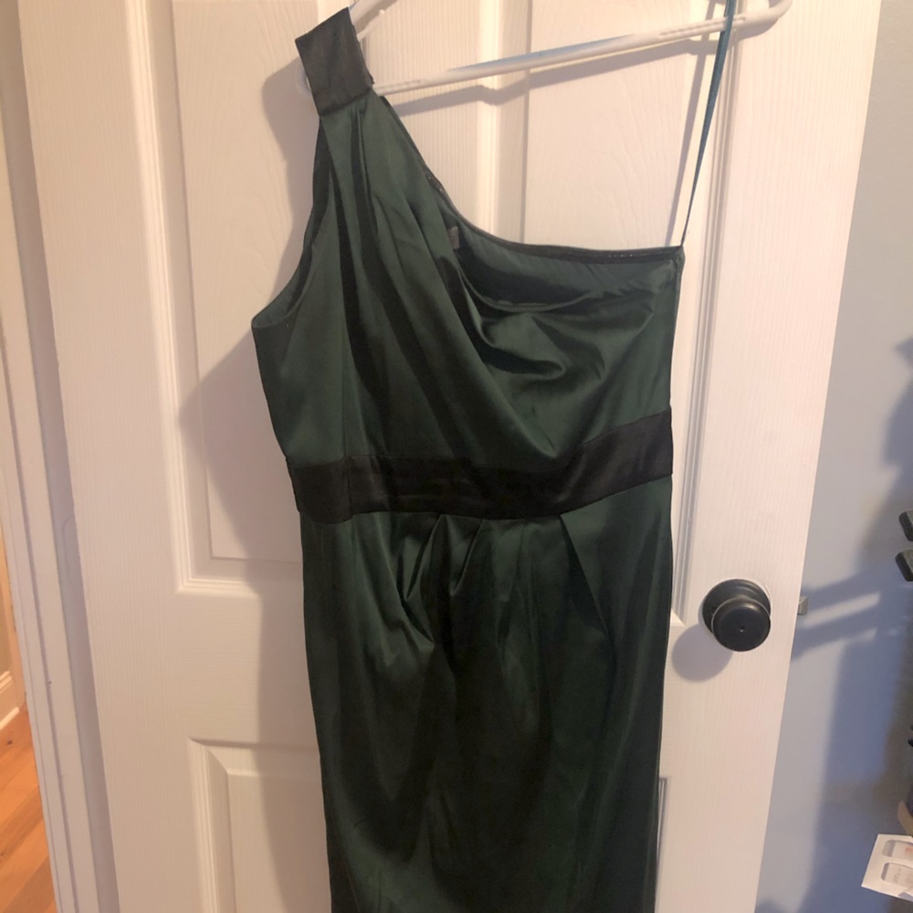 One shoulder emerald dress